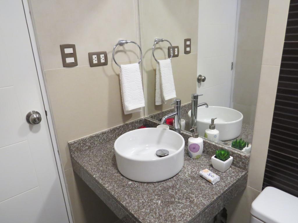 Spacious Apartment In Miraflores Lima Room photo